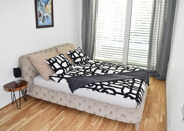 Апартаменти Cosy New 3min To Vic/uno-city And Danube *
