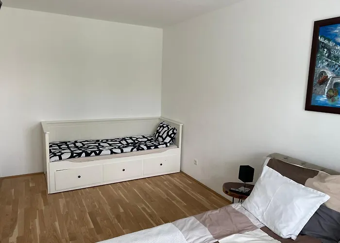 Апартаменти Cosy New 3min To Vic/uno-city And Danube *